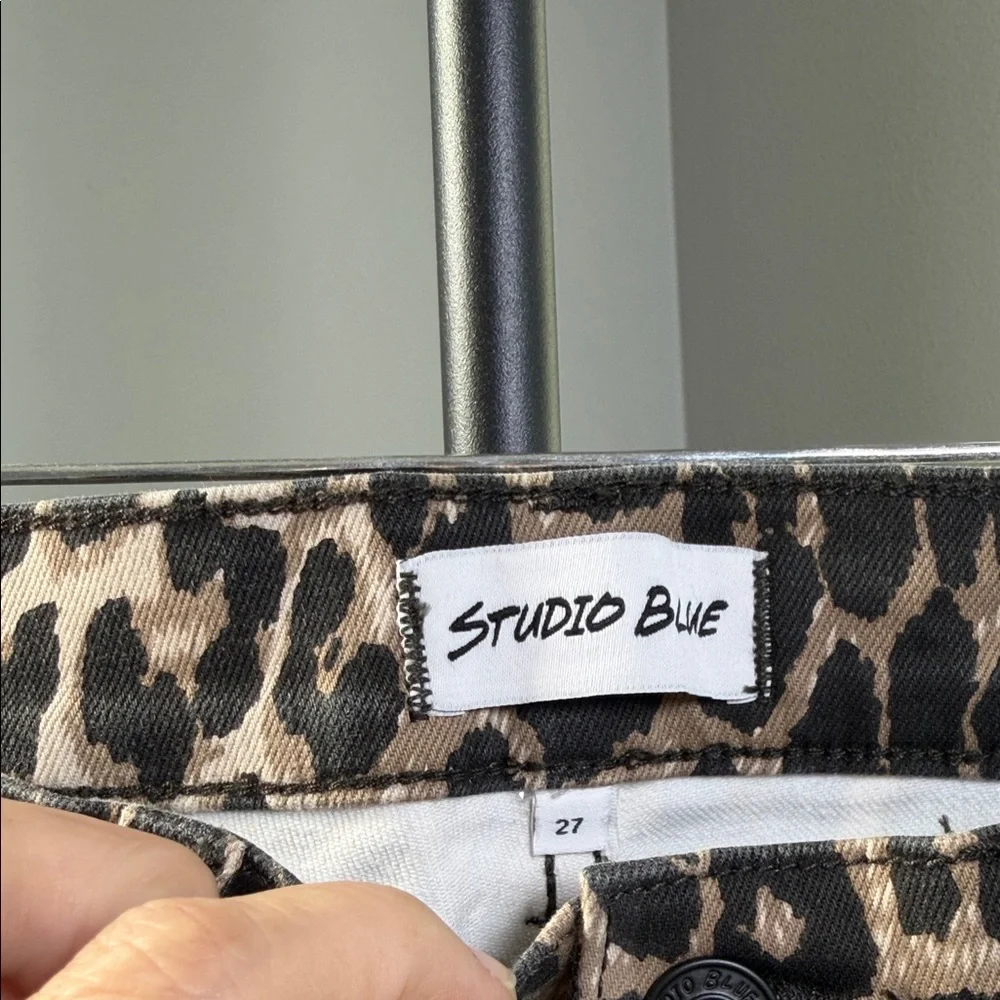 Studio Blue Luna High Rise Slim Straight: Size 4/27